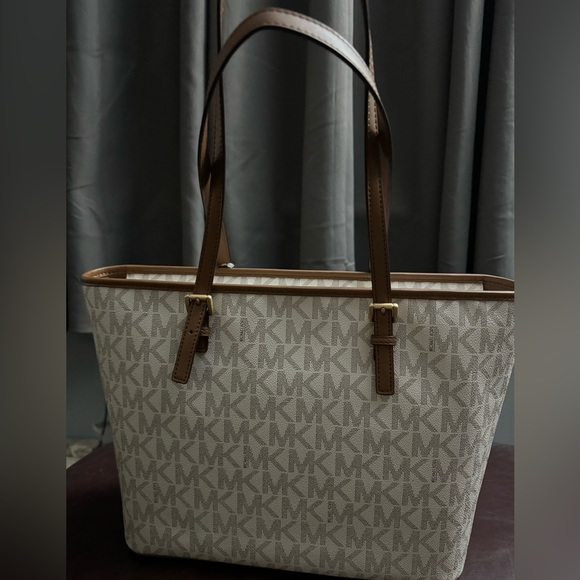 Michael Kors purse - Picture 2 of 4